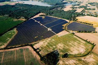 Uniwersytet Przyrodniczy w Poznaniu stawia na zieloną energię. Pod Rokietnicą ruszyła farma fotowoltaiczna Qair